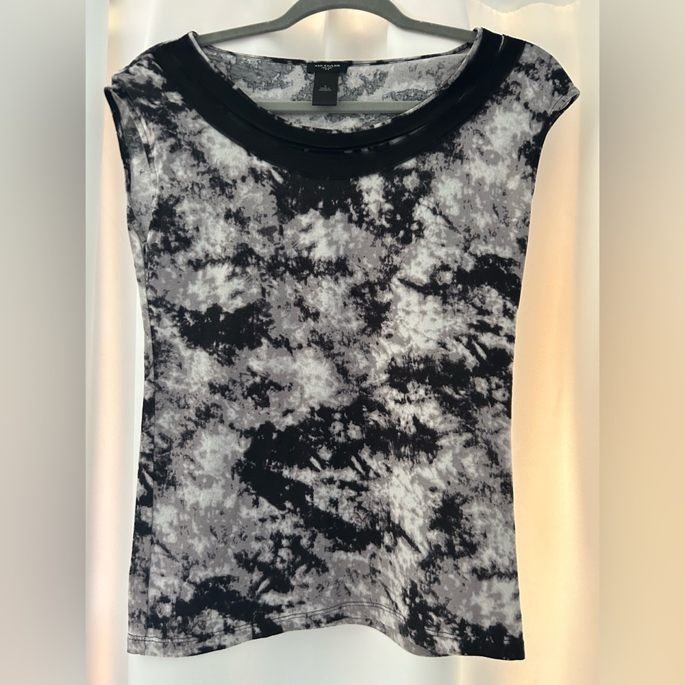 Ann Taylor sleeveless top.  EUC!